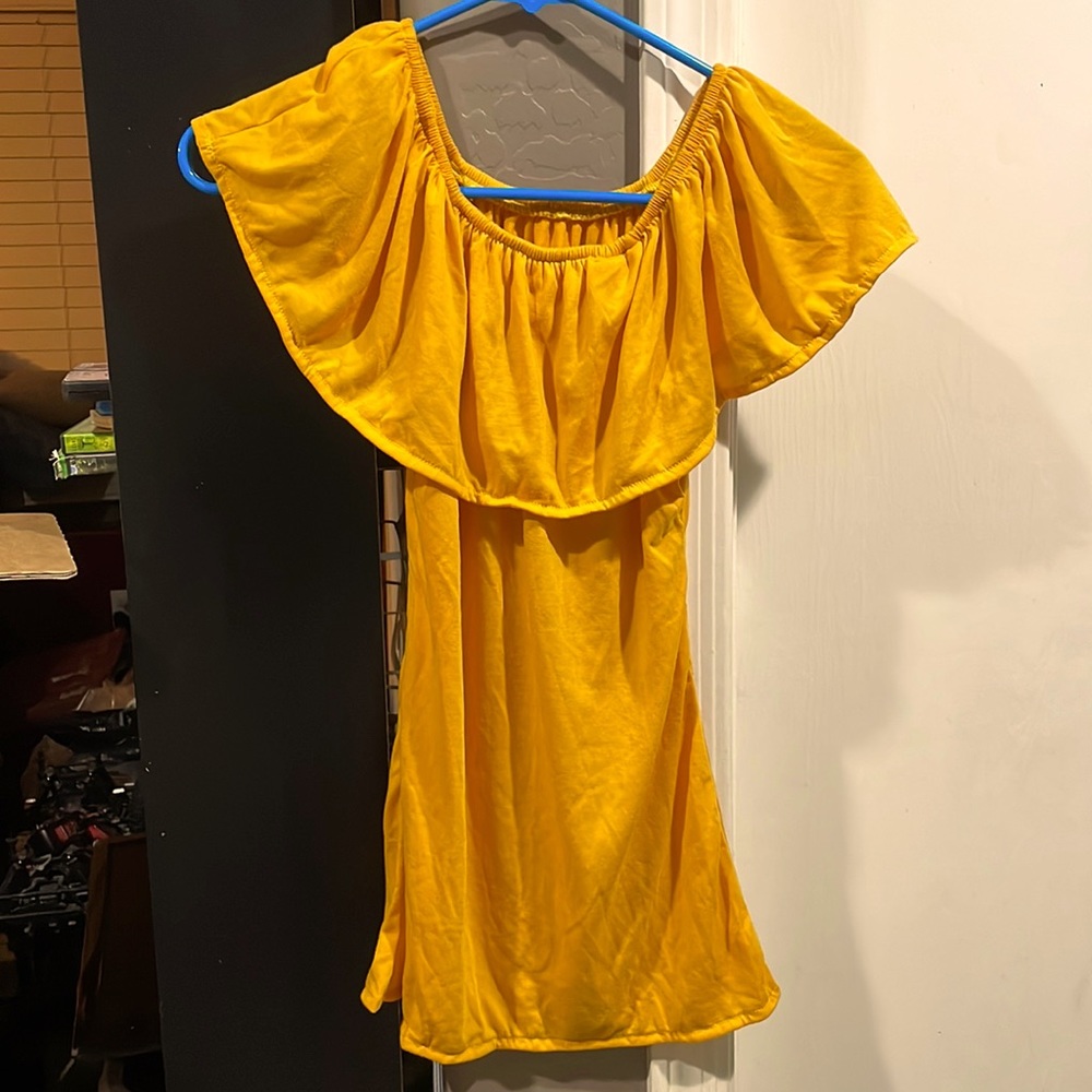 Yellow shirt. One size fits most. Fits small medium and large.